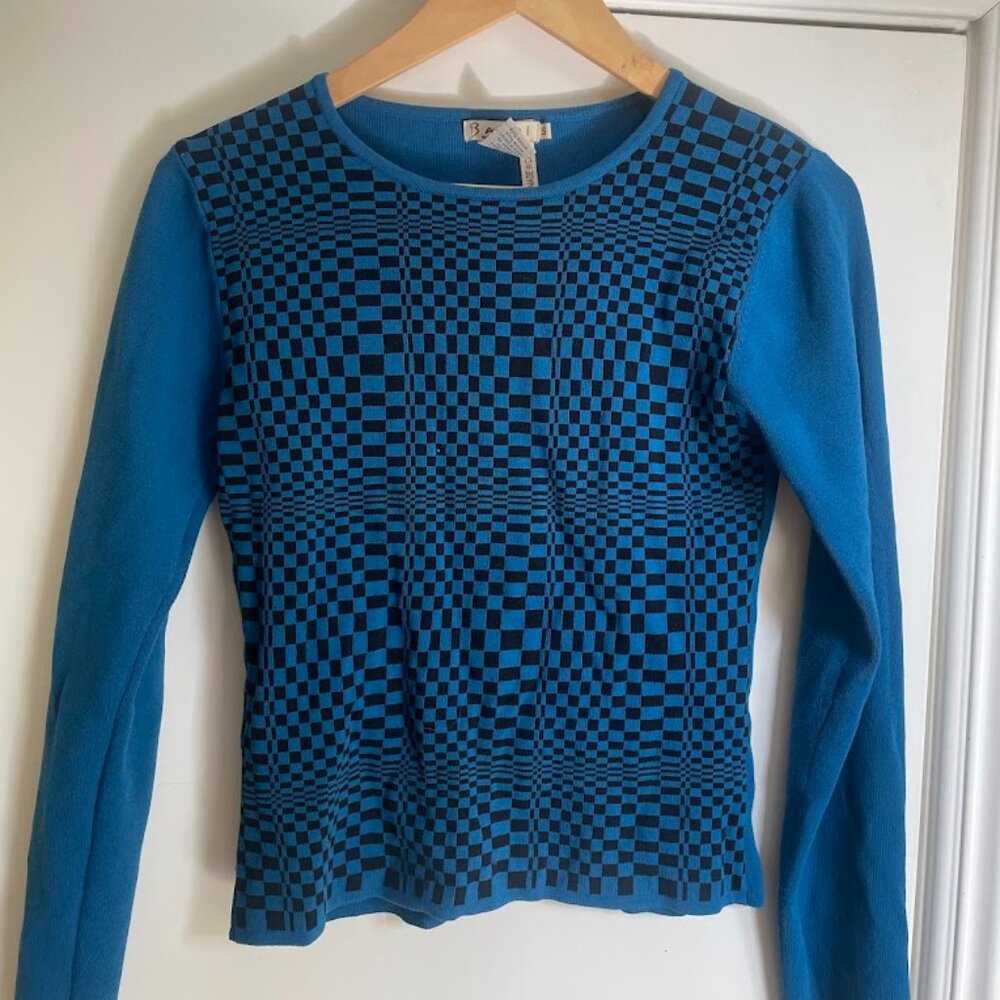 Blue Thick long sleeve top, size S. Cool checkered pattern on the front!